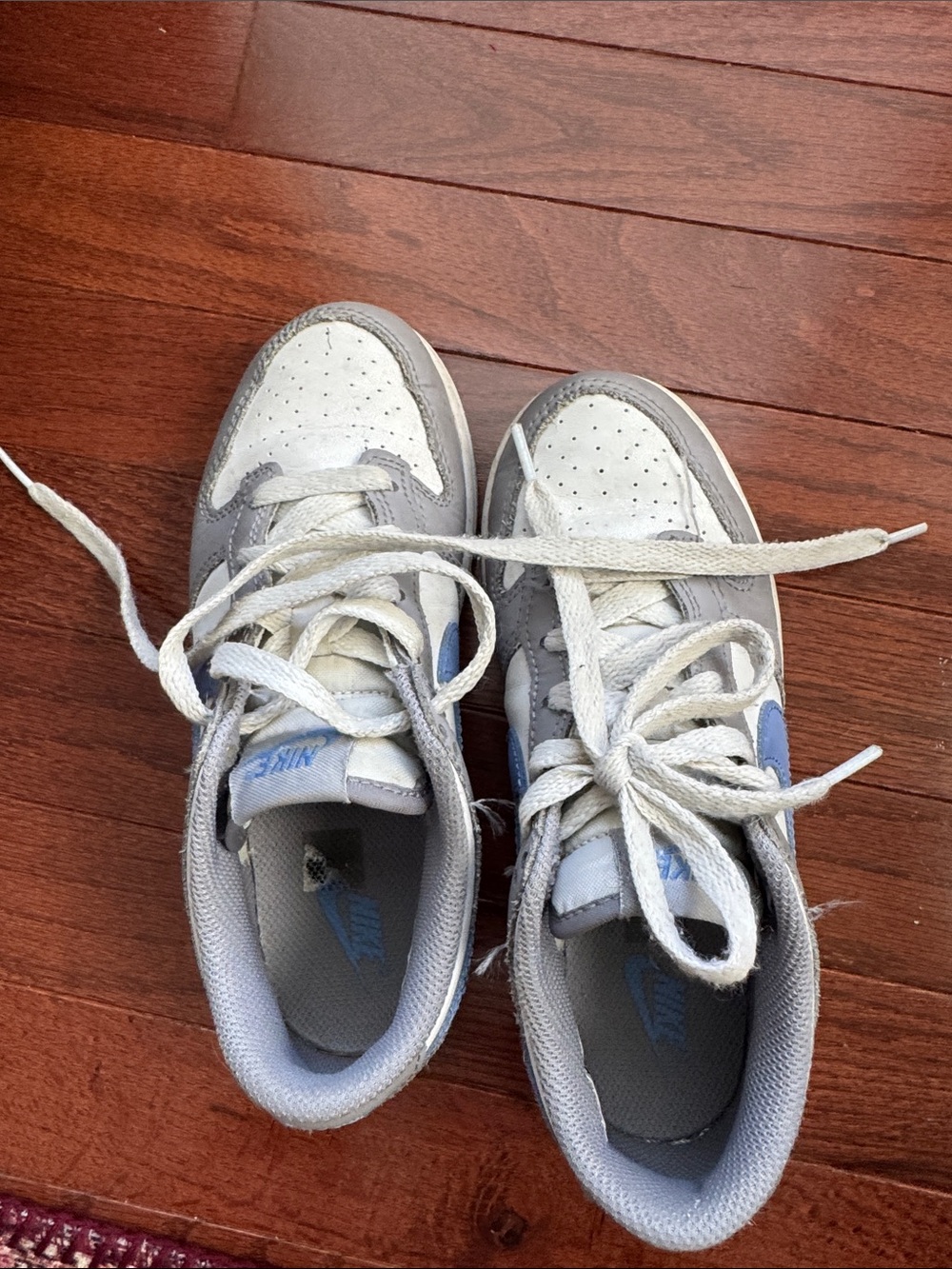 Nike Kids Gray, White and Blue Low-Top Sneakers